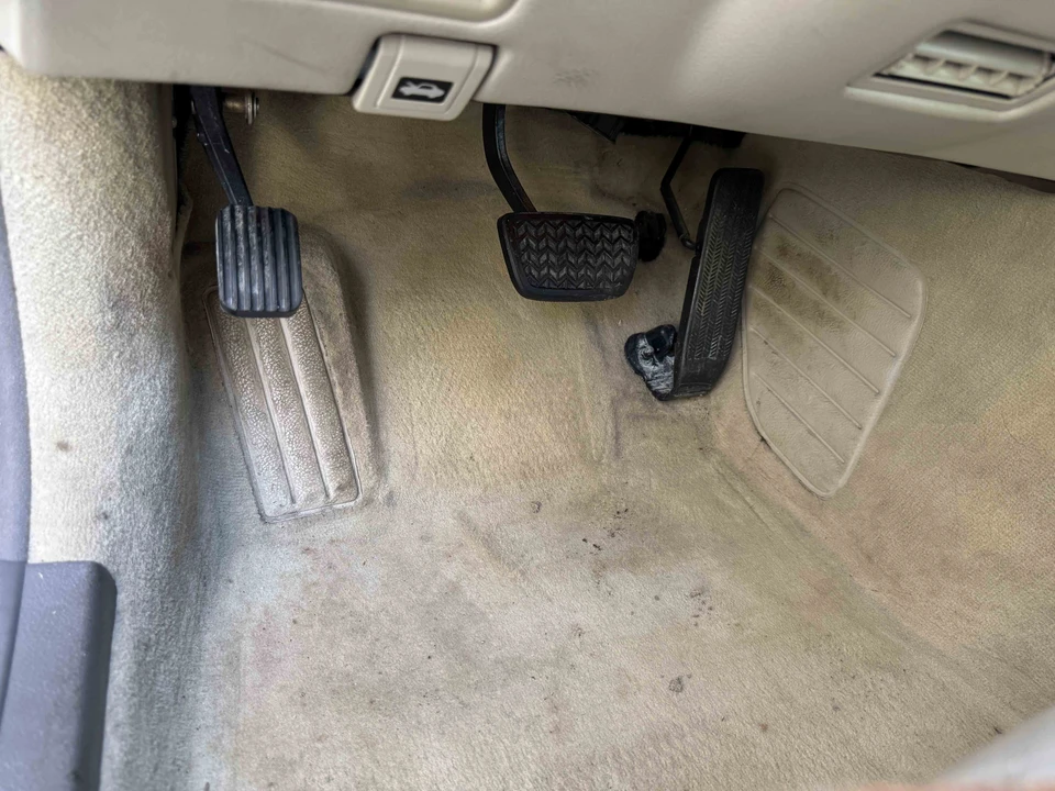 2002 Lexus LS 3rd Gen - Image 23 of 31