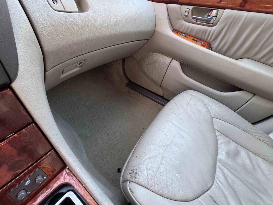 2002 Lexus LS 3rd Gen - Image 30 of 31
