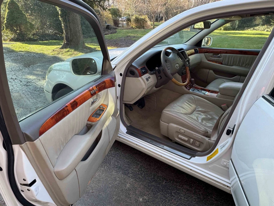 2002 Lexus LS 3rd Gen - Image 19 of 31