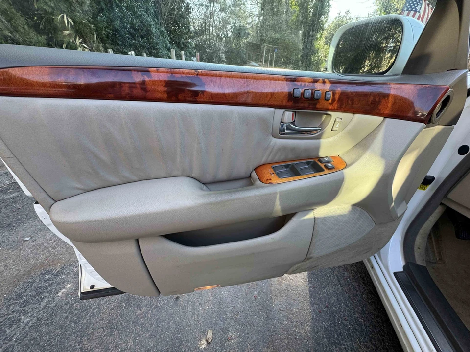 2002 Lexus LS 3rd Gen - Image 19 of 31