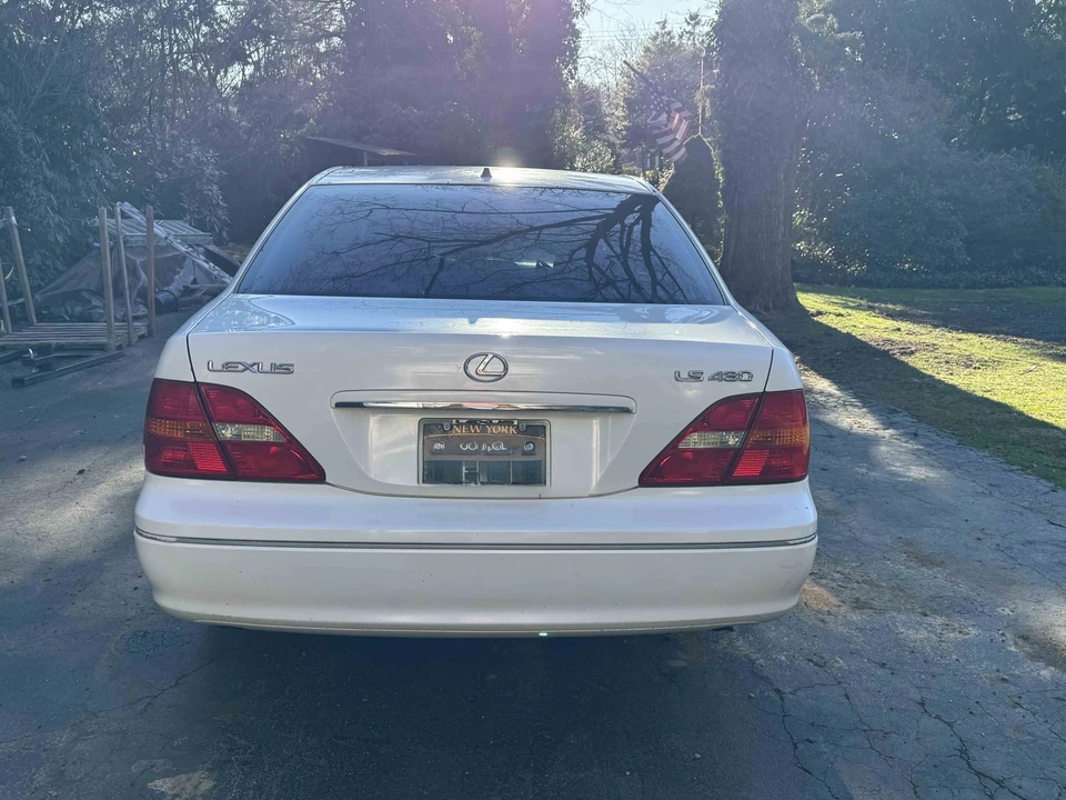 2002 Lexus LS 3rd Gen - Image 10 of 31