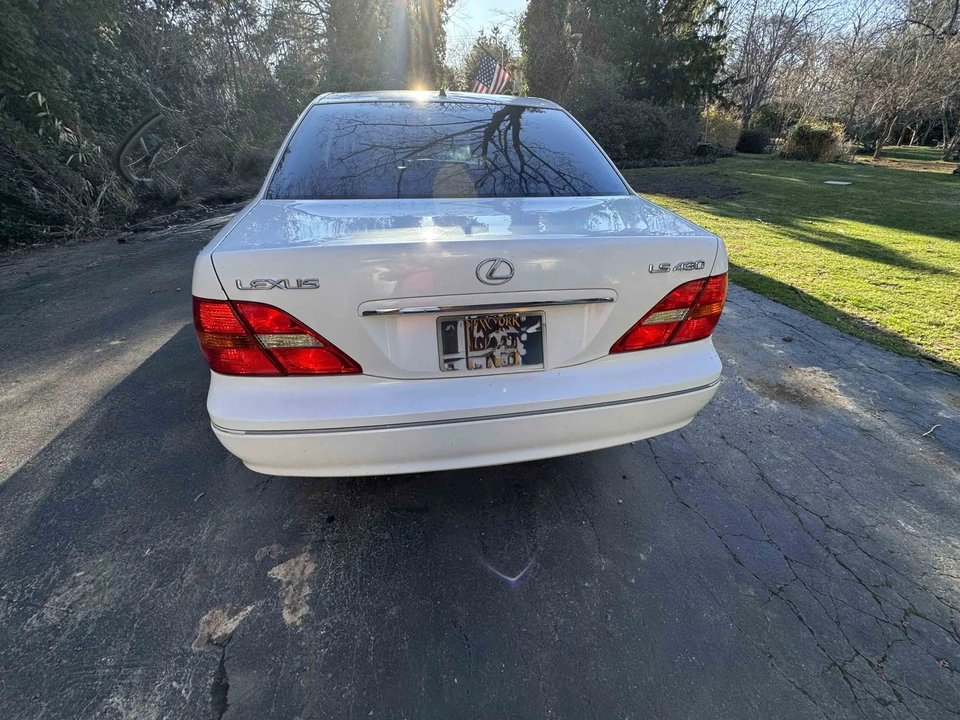 2002 Lexus LS 3rd Gen - Image 9 of 31