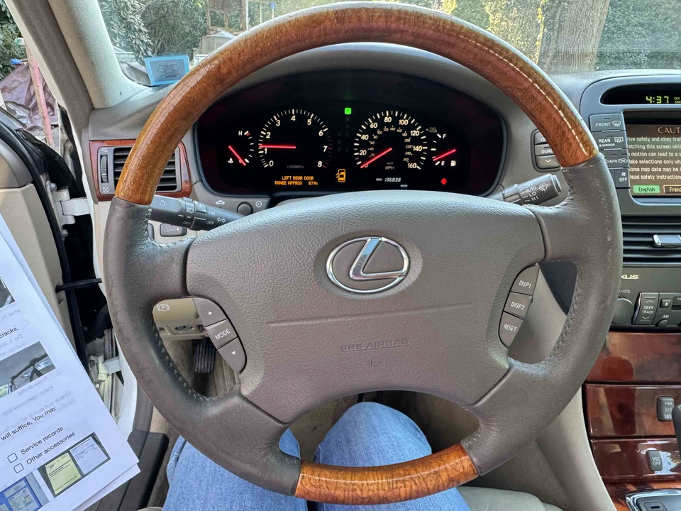 2002 Lexus LS 3rd Gen - Image 21 of 31