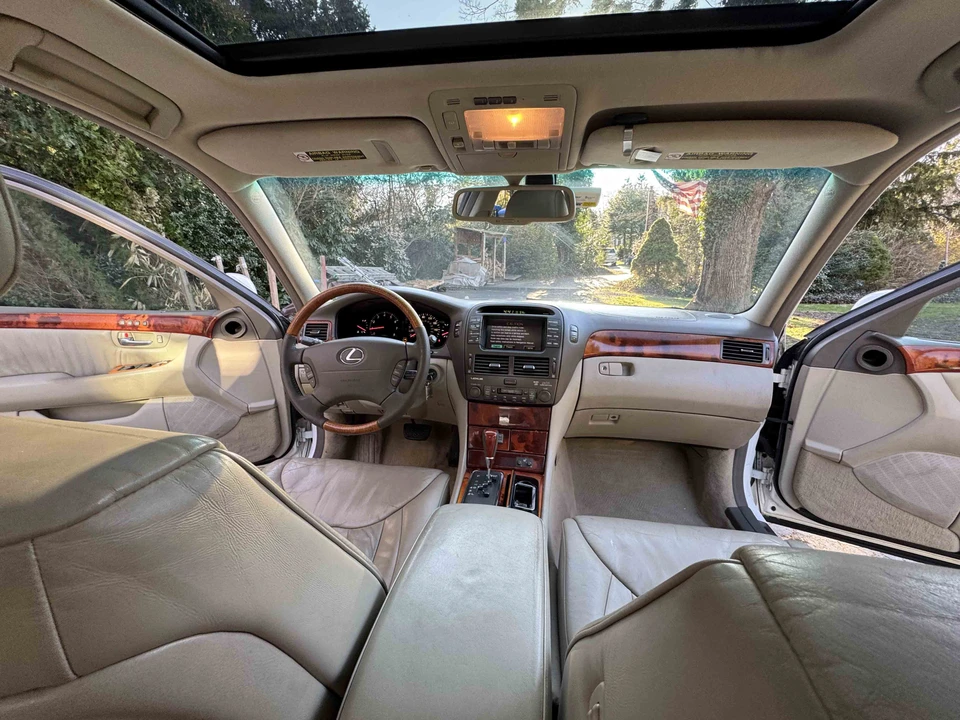 2002 Lexus LS 3rd Gen - Image 23 of 31