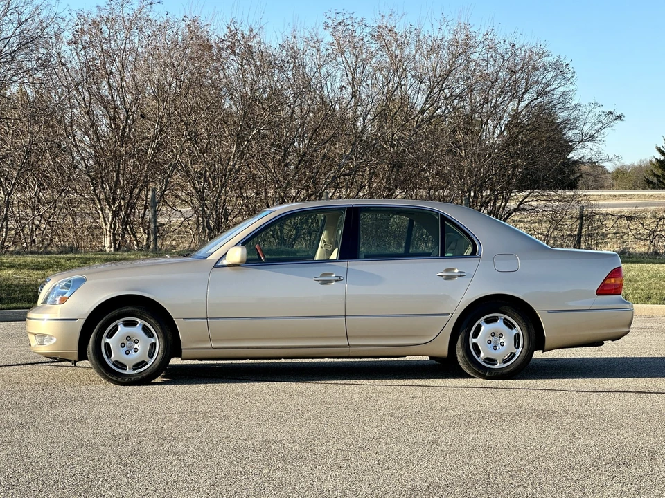 2002 Lexus LS 3rd Gen - Image 17 of 31