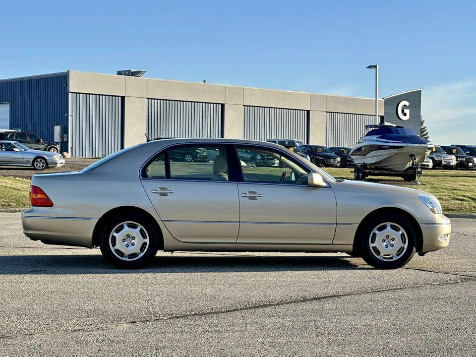 2002 Lexus LS 3rd Gen - Image 12 of 31
