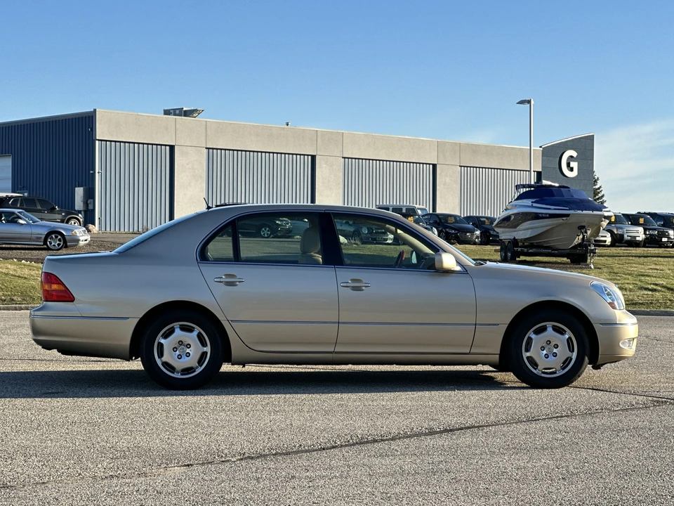 2002 Lexus LS 3rd Gen - Image 11 of 31