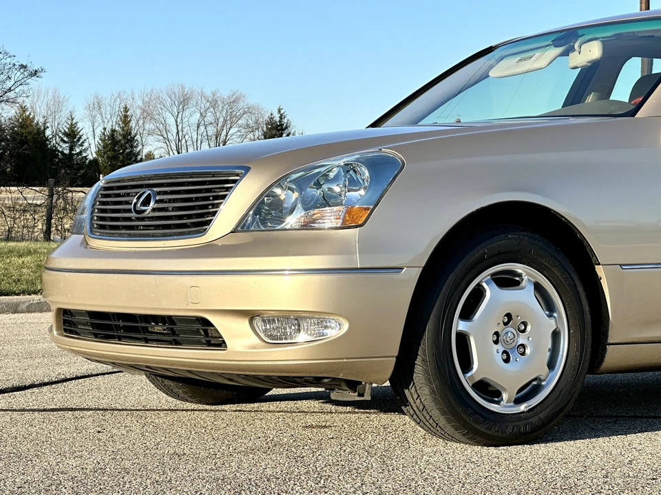 2002 Lexus LS 3rd Gen - Image 22 of 31