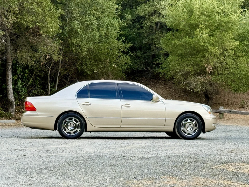 2002 Lexus LS 3rd Gen - Image 10 of 31