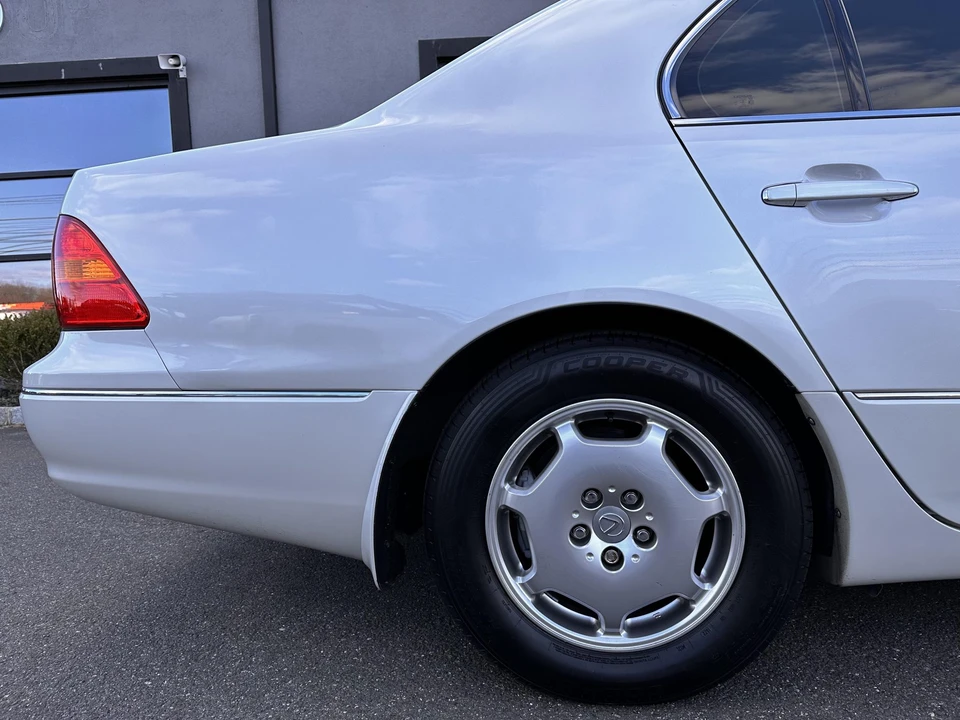 2002 Lexus LS 3rd Gen - Image 28 of 31