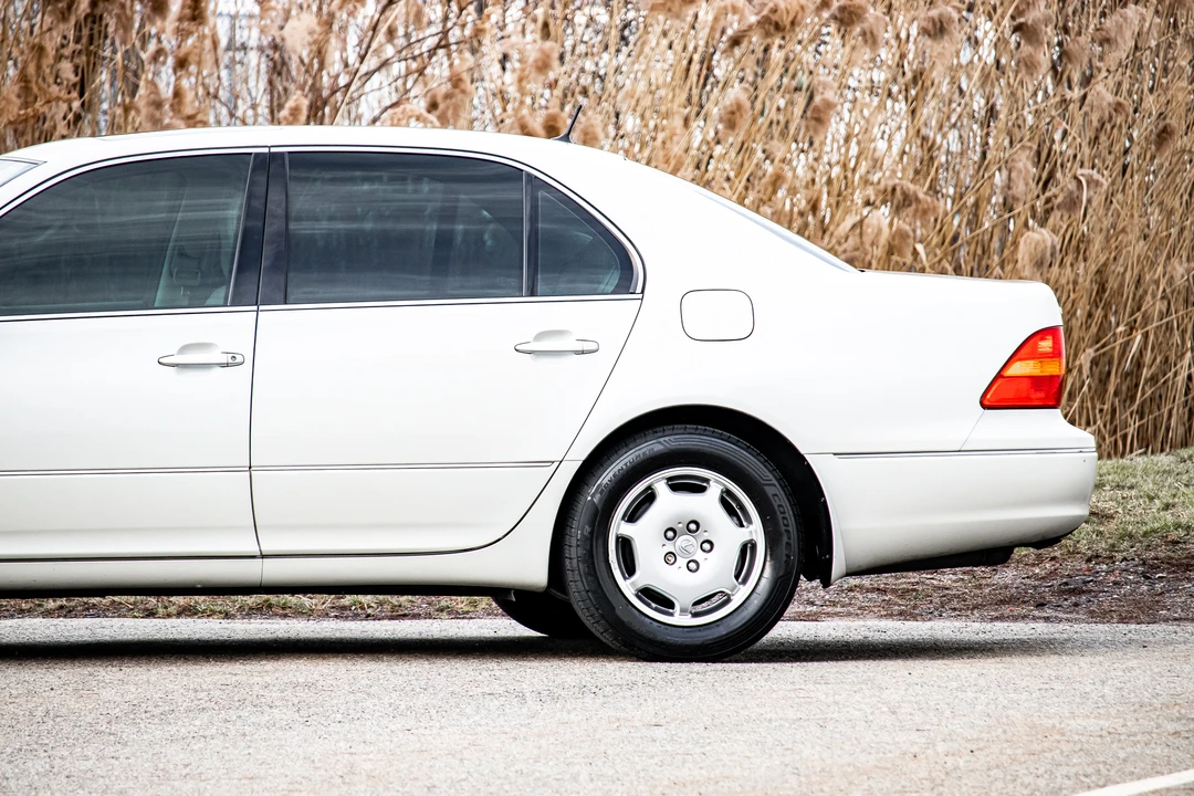 2002 Lexus LS 3rd Gen - Image 25 of 31
