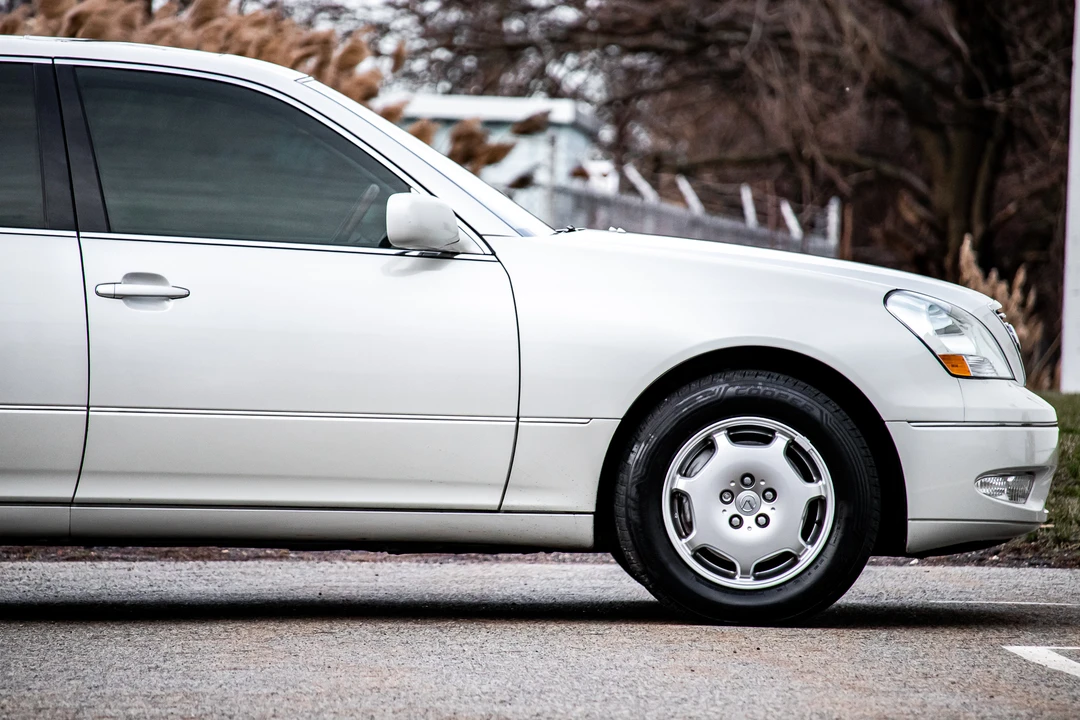 2002 Lexus LS 3rd Gen - Image 27 of 31