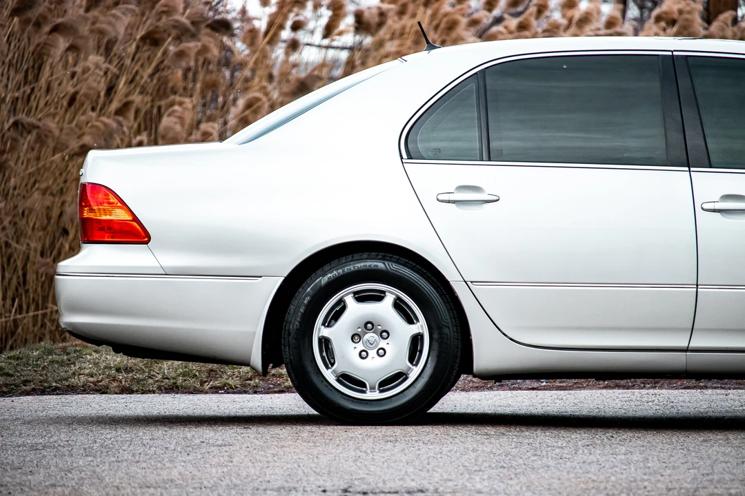 2002 Lexus LS 3rd Gen - Image 26 of 31