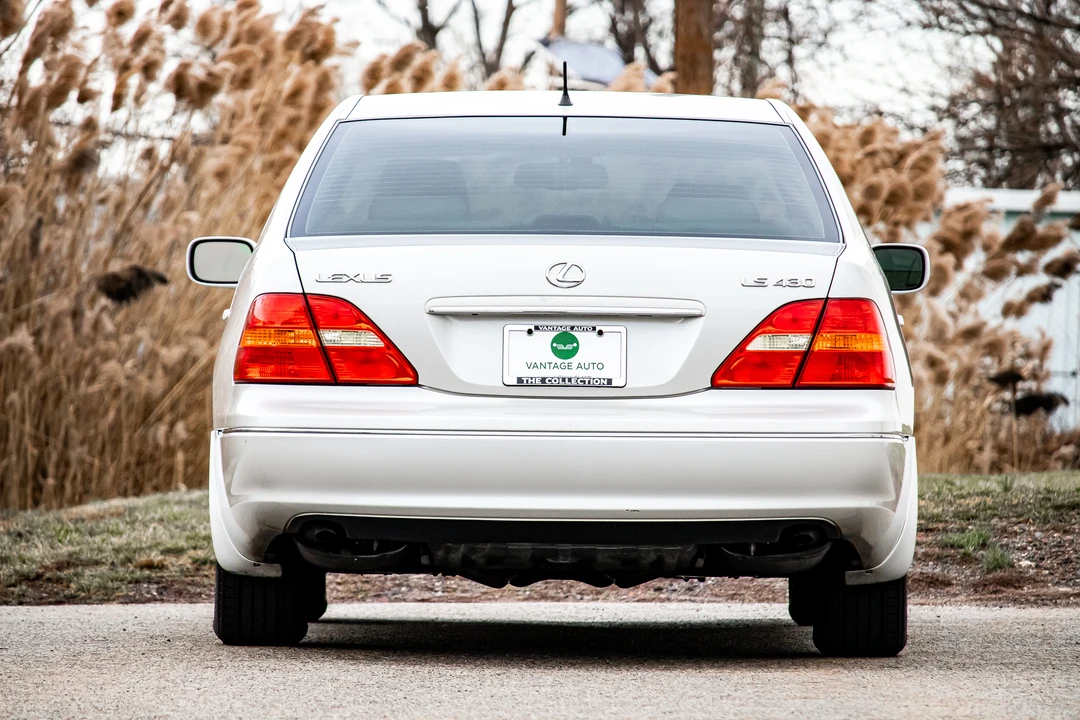 2002 Lexus LS 3rd Gen - Image 16 of 31
