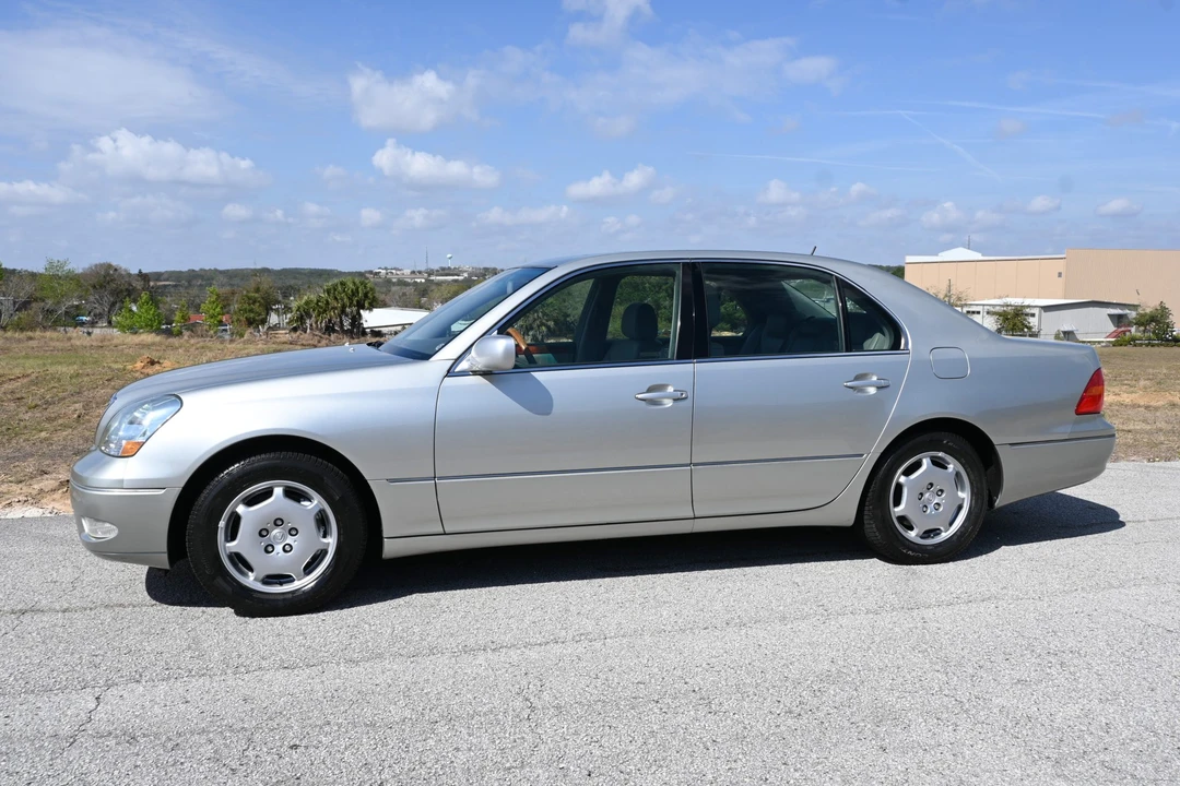 2002 Lexus LS 3rd Gen - Image 16 of 31