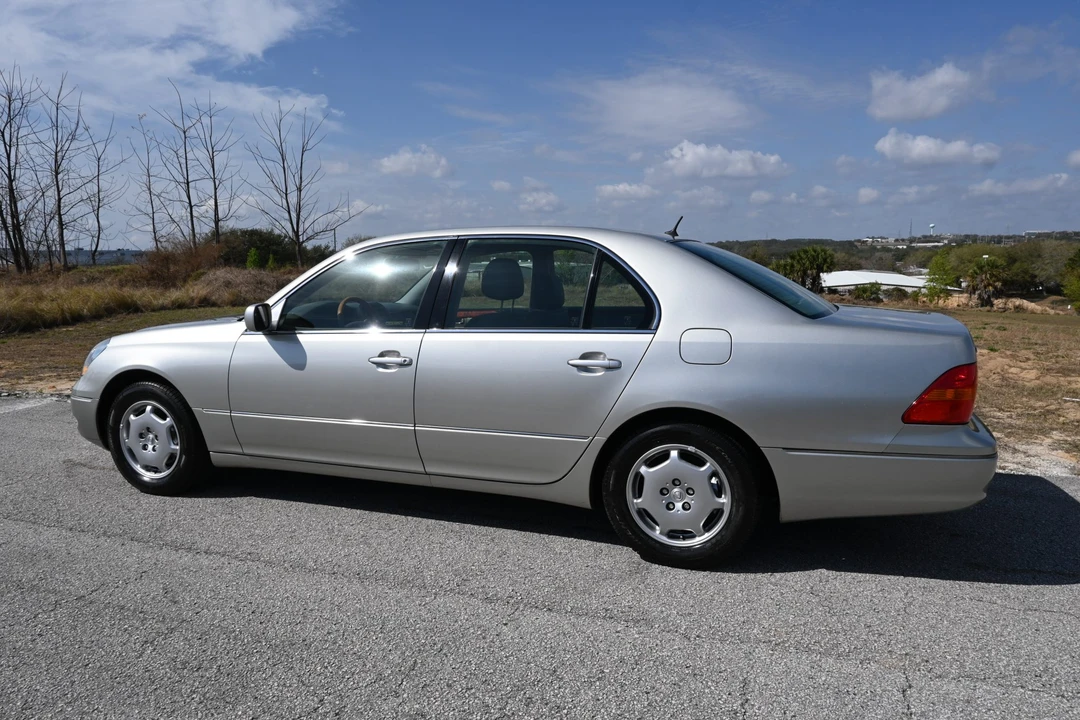 2002 Lexus LS 3rd Gen - Image 18 of 31