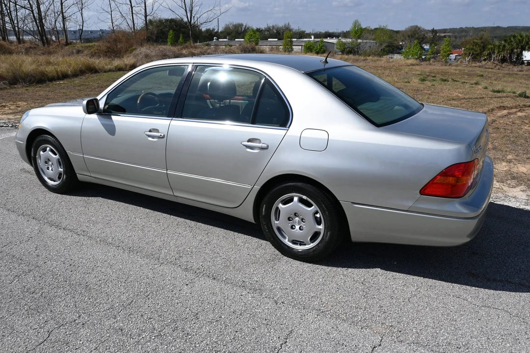 2002 Lexus LS 3rd Gen - Image 19 of 31