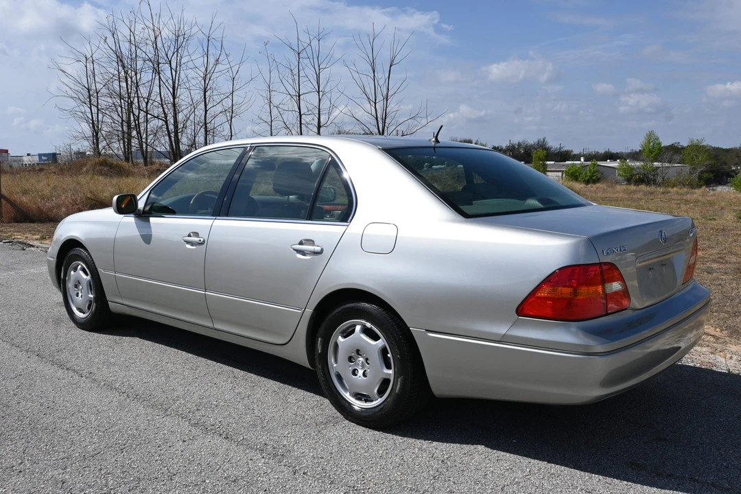 2002 Lexus LS 3rd Gen - Image 20 of 31