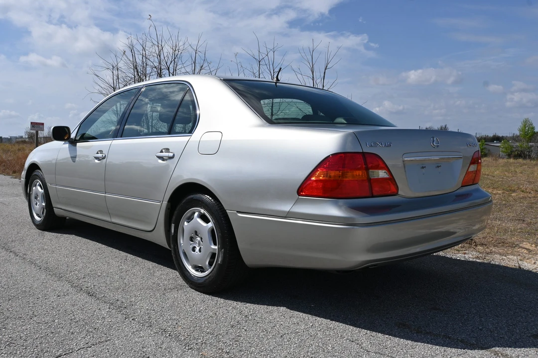 2002 Lexus LS 3rd Gen - Image 21 of 31