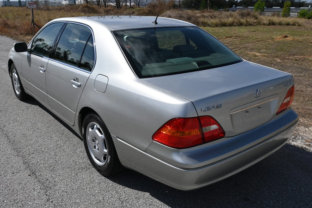 2002 Lexus LS 3rd Gen - Image 22 of 31
