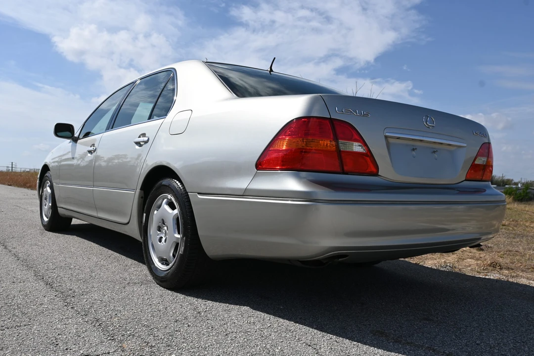 2002 Lexus LS 3rd Gen - Image 23 of 31