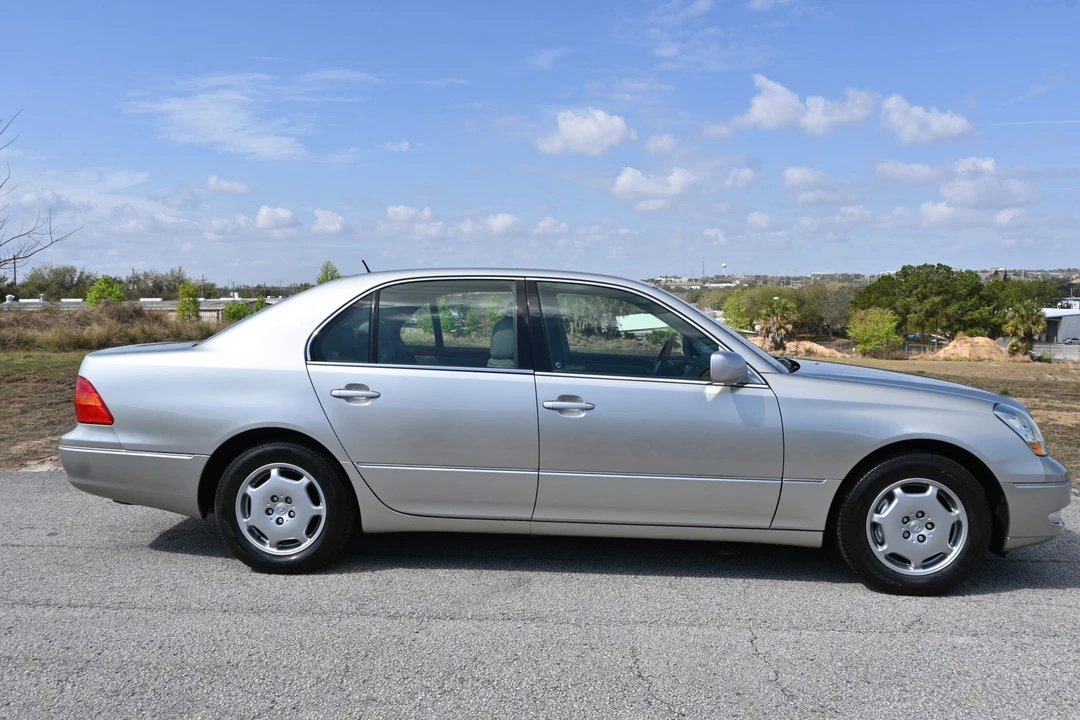 2002 Lexus LS 3rd Gen - Image 30 of 31
