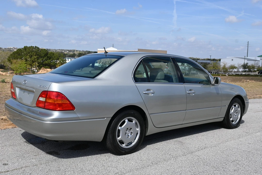 2002 Lexus LS 3rd Gen - Image 29 of 31