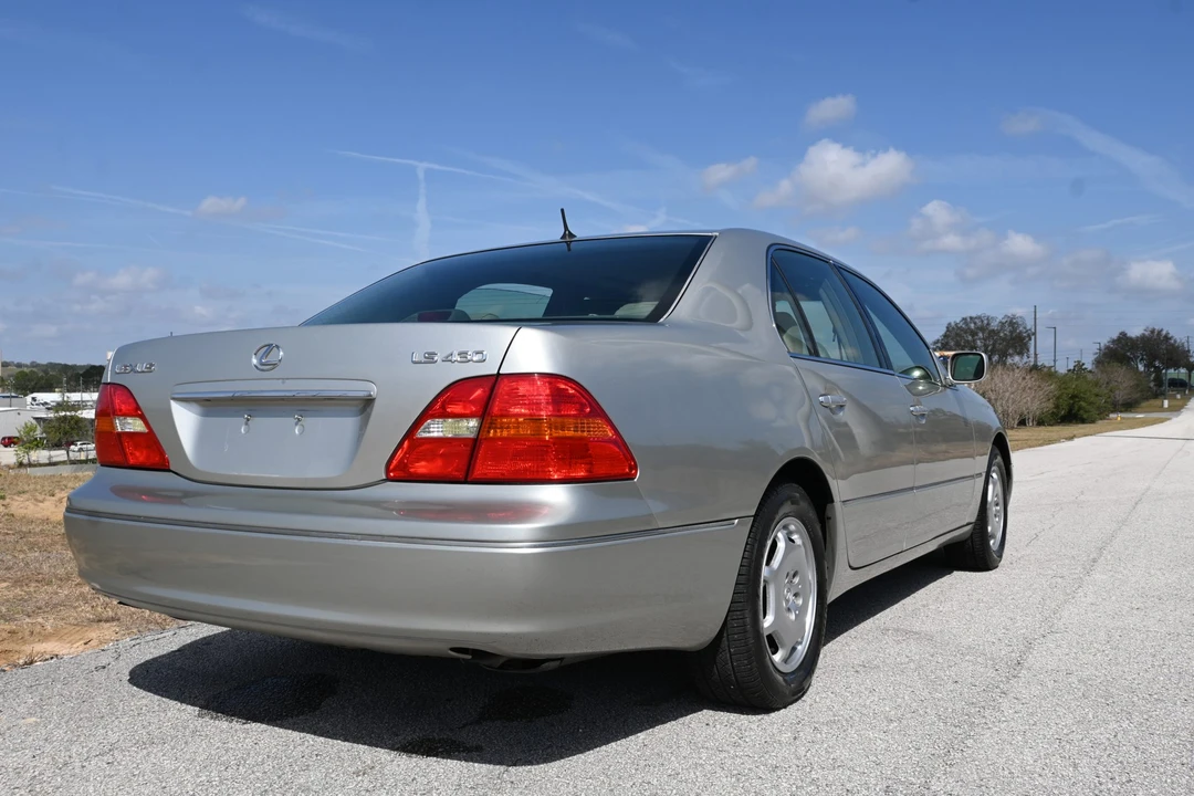 2002 Lexus LS 3rd Gen - Image 27 of 31