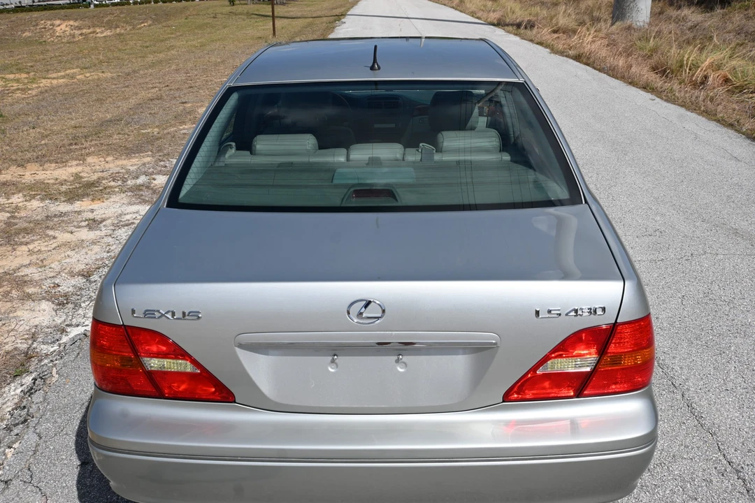 2002 Lexus LS 3rd Gen - Image 25 of 31