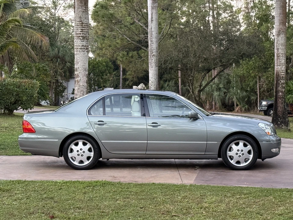 2002 Lexus LS 3rd Gen - Image 19 of 31