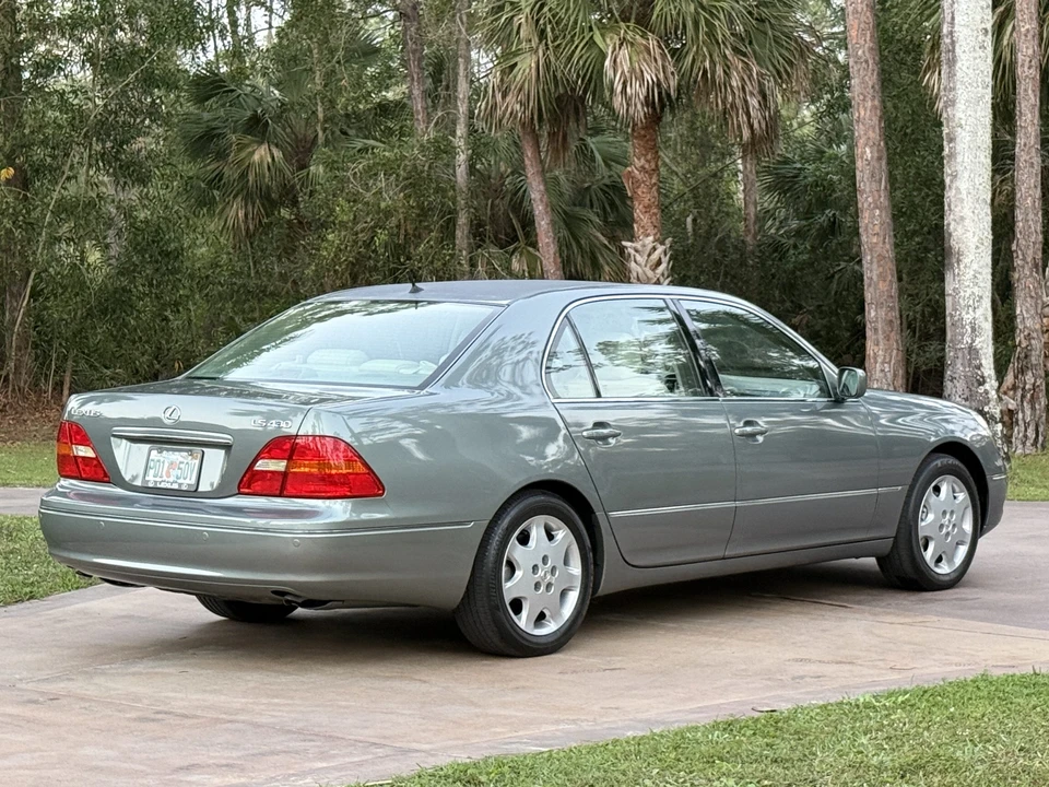 2002 Lexus LS 3rd Gen - Image 16 of 31