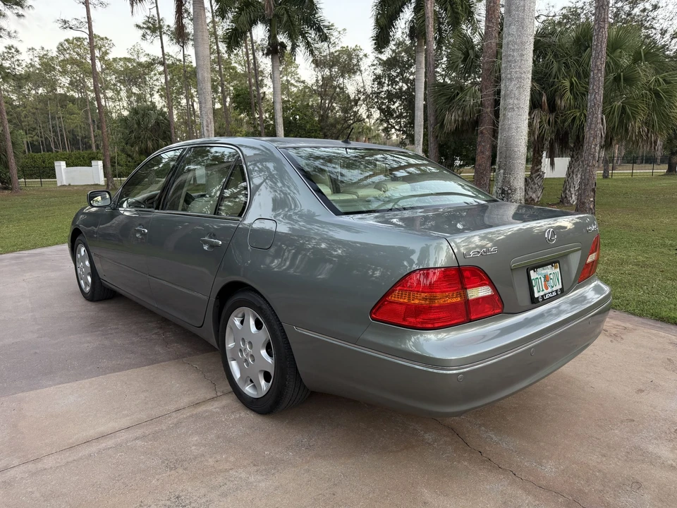 2002 Lexus LS 3rd Gen - Image 11 of 31
