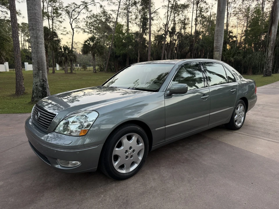 2002 Lexus LS 3rd Gen - Image 5 of 31