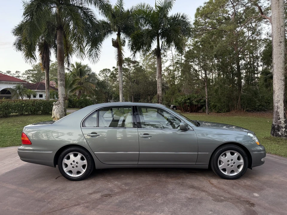 2002 Lexus LS 3rd Gen - Image 18 of 31