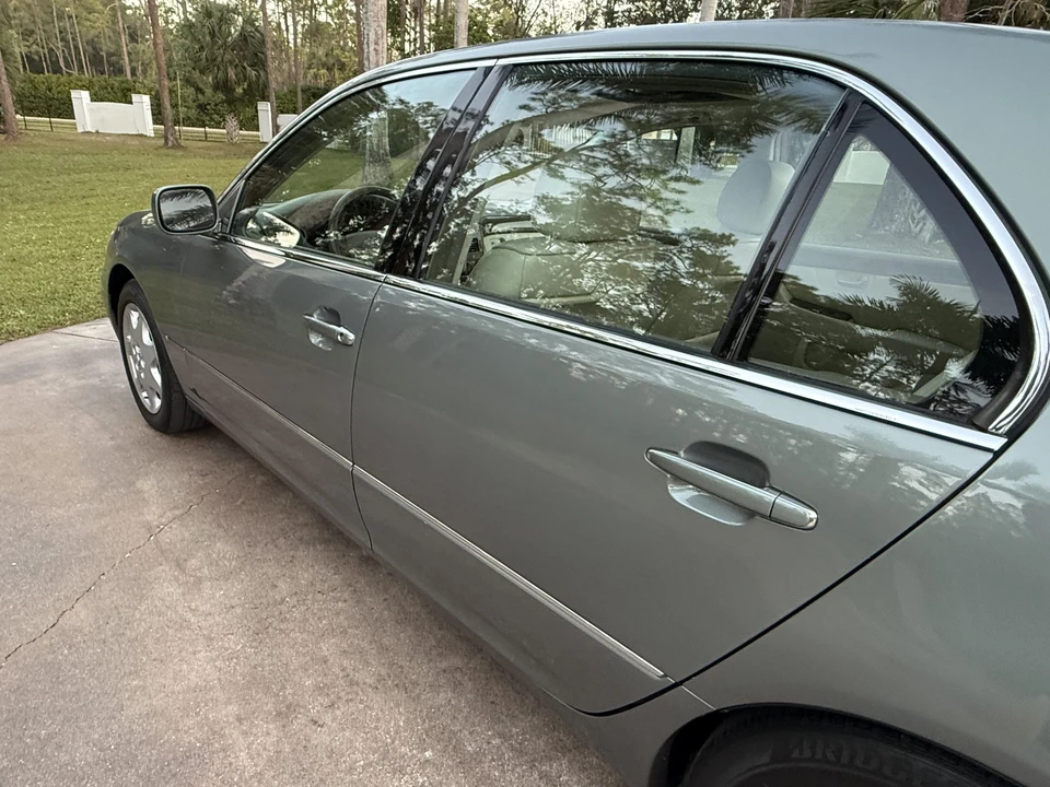 2002 Lexus LS 3rd Gen - Image 29 of 31