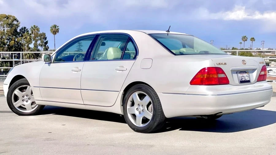 2002 Lexus LS 3rd Gen - Image 5 of 31