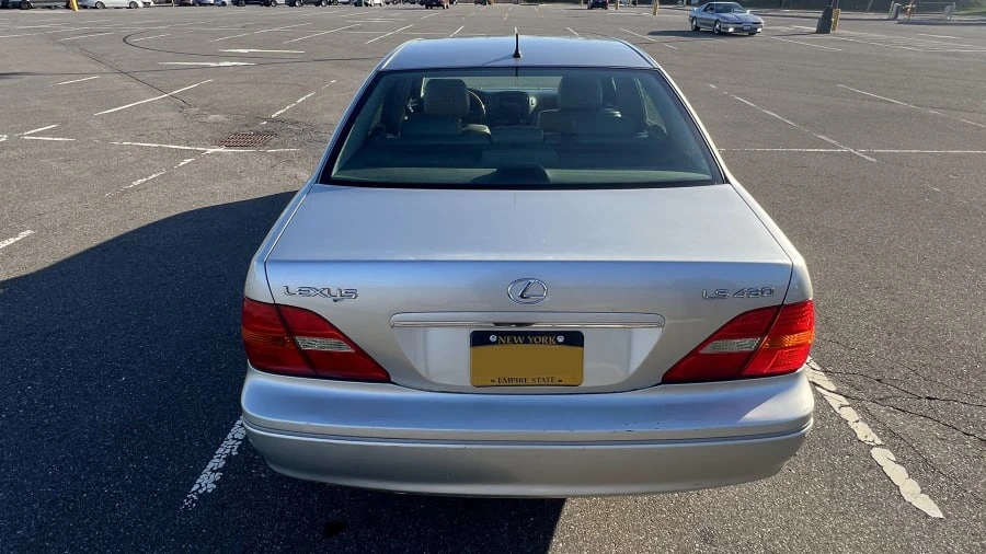 2002 Lexus LS 3rd Gen - Image 5 of 13