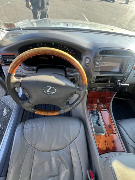 2002 Lexus LS 3rd Gen - Image 9 of 13