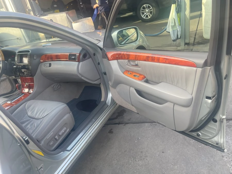 2002 Lexus LS 3rd Gen - Image 12 of 13