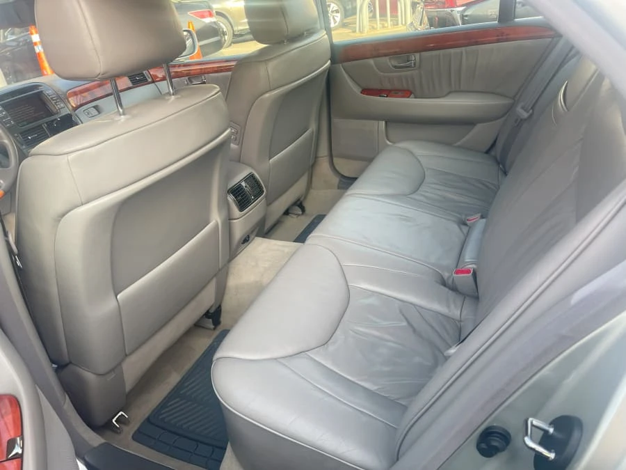 2002 Lexus LS 3rd Gen - Image 11 of 13