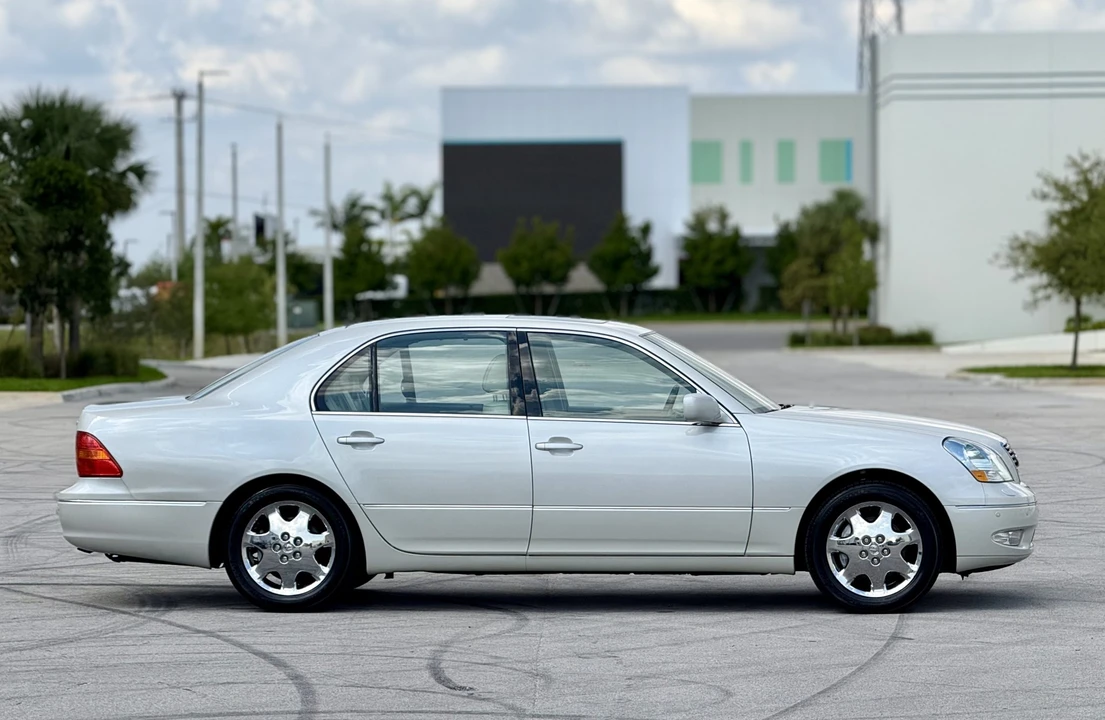 2002 Lexus LS 3rd Gen - Image 13 of 31
