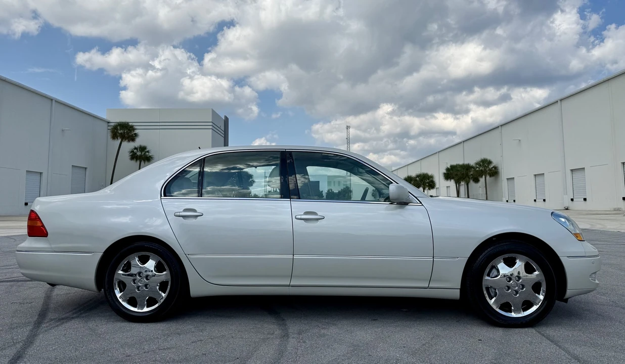 2002 Lexus LS 3rd Gen - Image 16 of 31