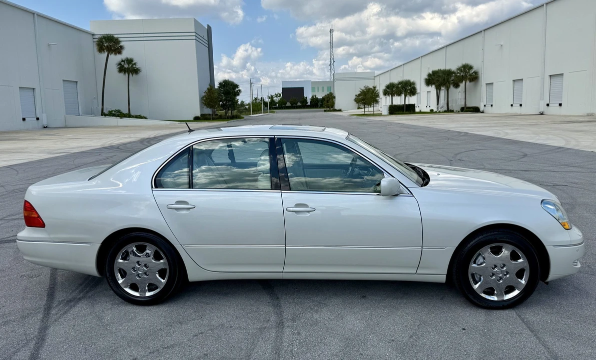 2002 Lexus LS 3rd Gen - Image 15 of 31