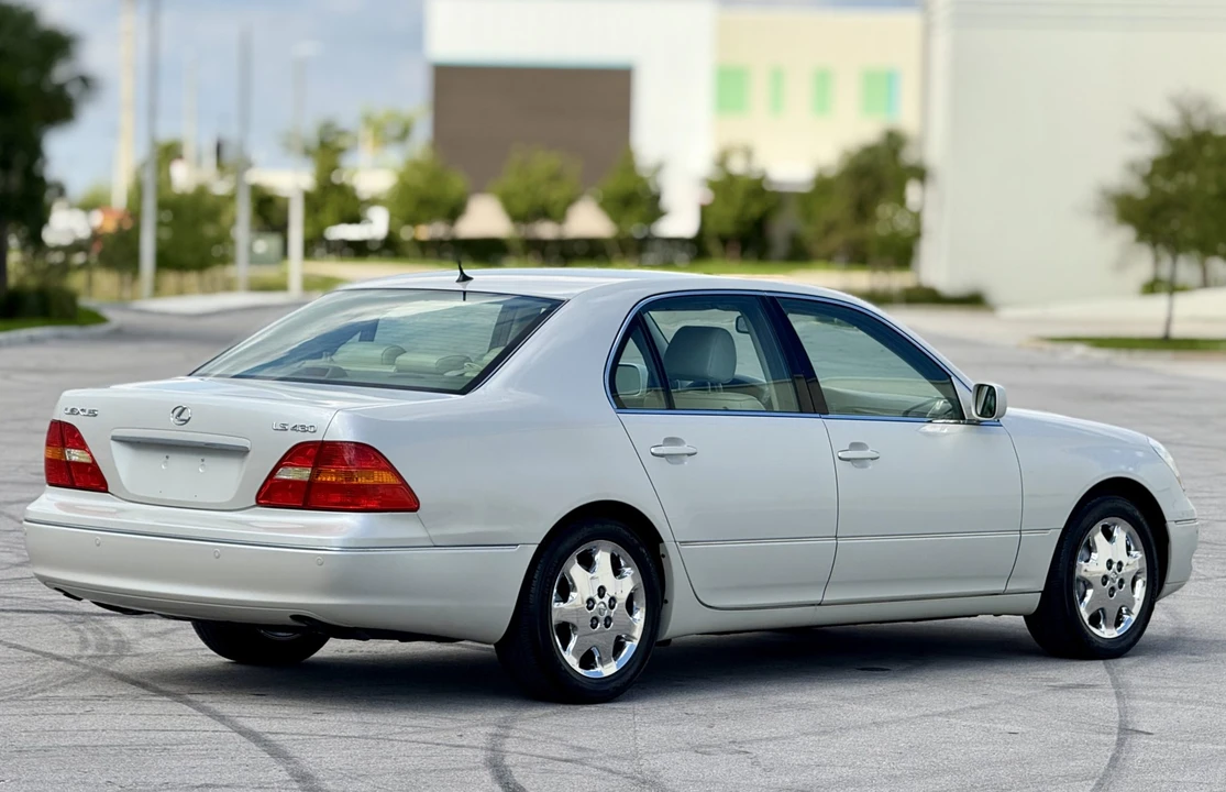 2002 Lexus LS 3rd Gen - Image 10 of 31