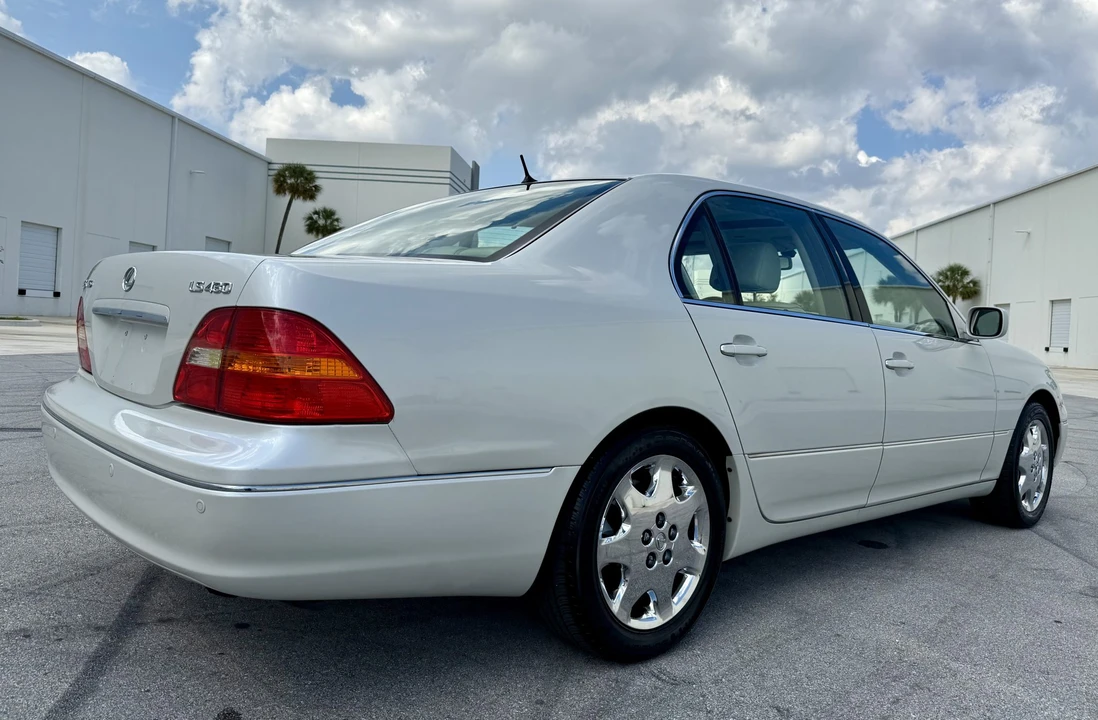2002 Lexus LS 3rd Gen - Image 12 of 31