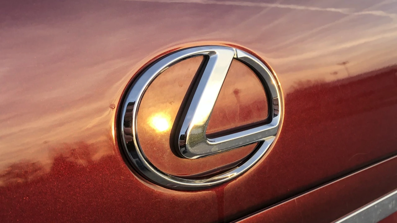 2002 Lexus LS 3rd Gen - Image 16 of 31