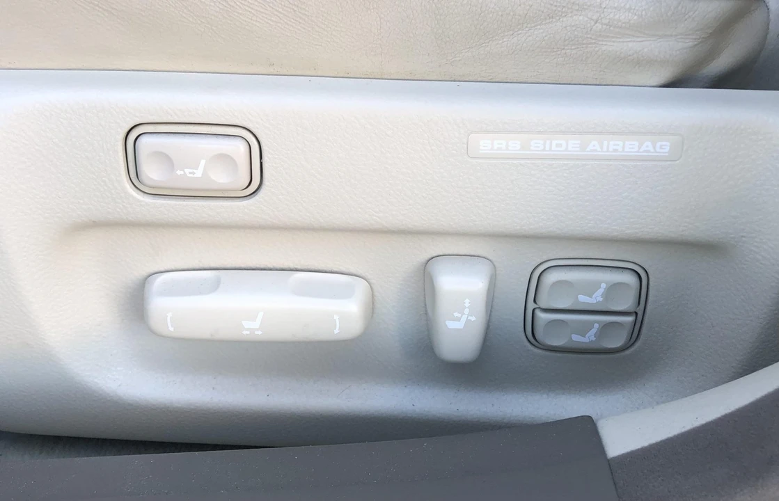 2002 Lexus LS 3rd Gen - Image 29 of 31
