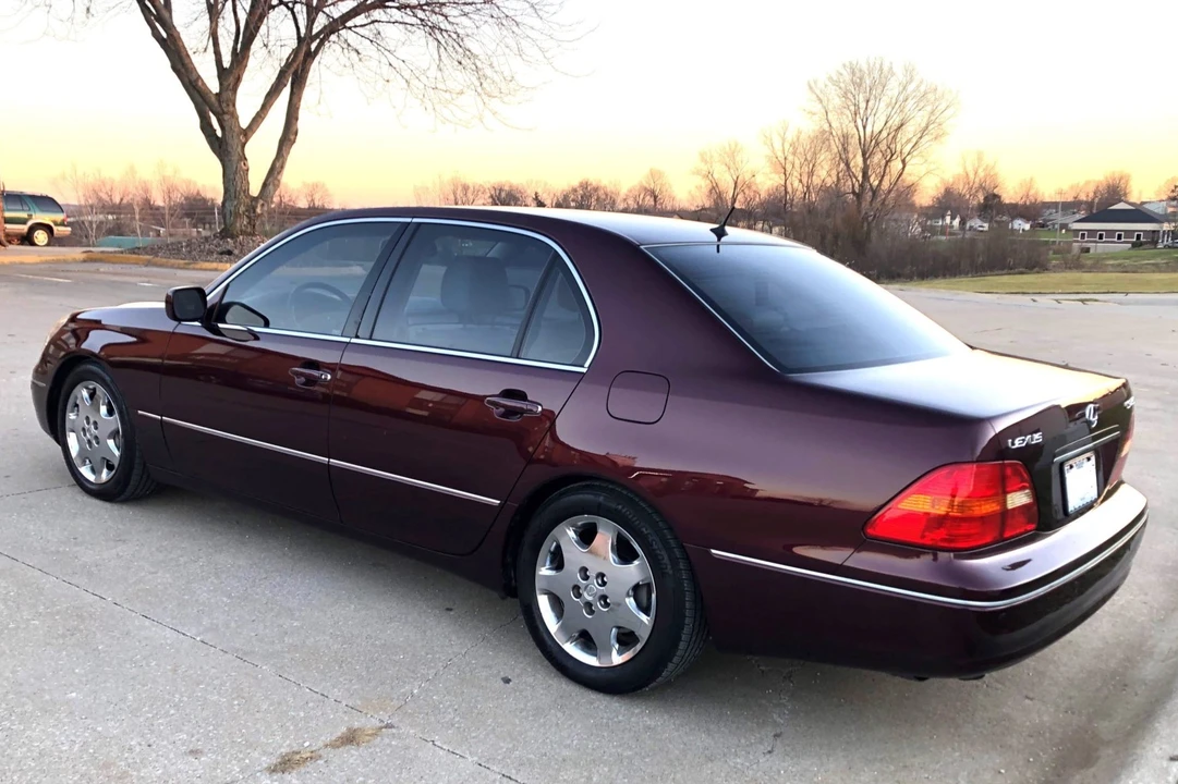 2002 Lexus LS 3rd Gen - Image 4 of 31
