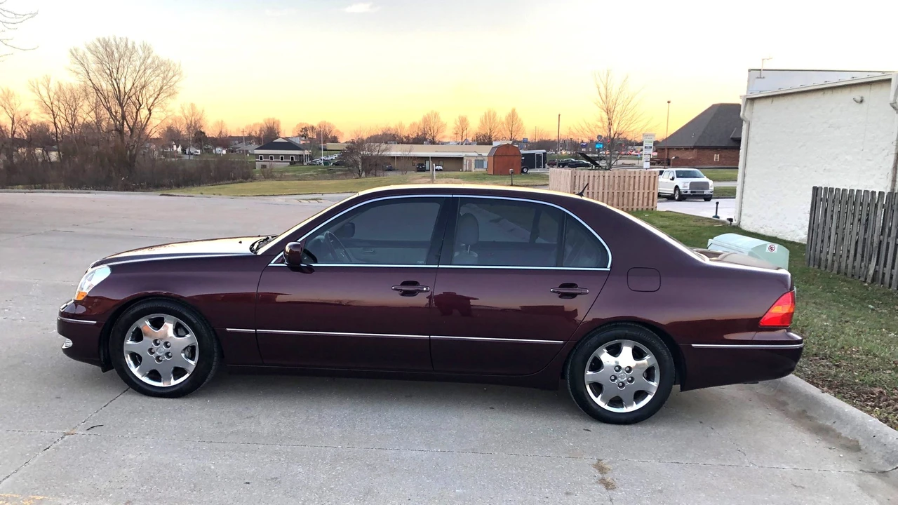 2002 Lexus LS 3rd Gen - Image 3 of 31