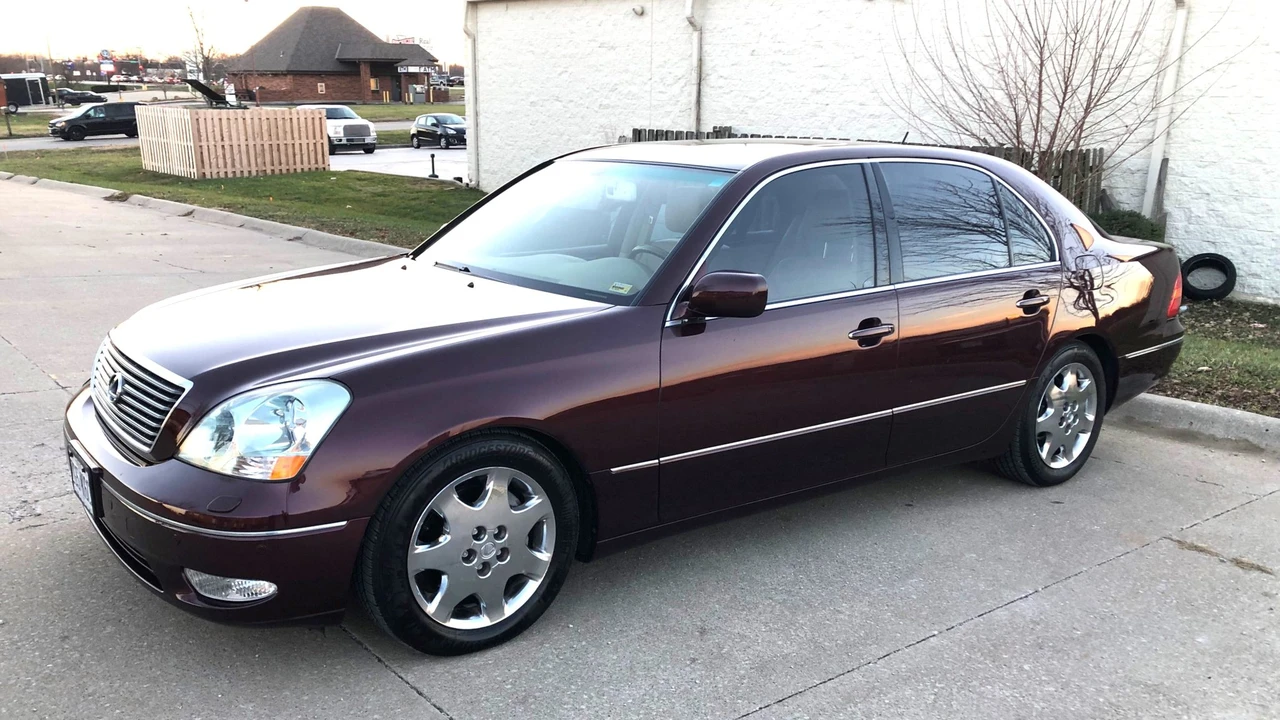 2002 Lexus LS 3rd Gen - Image 2 of 31